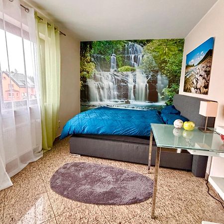 Magisches Doppelzimmer Mit Atemberaubender Wasserfall-Wand In ゼーリゲンシュタット エクステリア 写真
