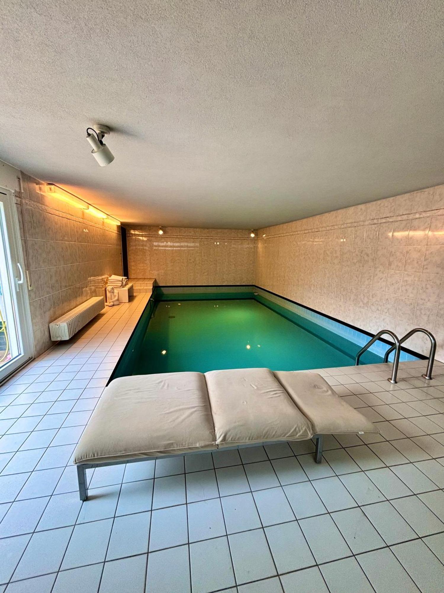 Magisches Doppelzimmer Mit Atemberaubender Wasserfall-Wand In ゼーリゲンシュタット エクステリア 写真